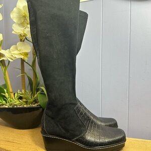 Donald J Pliner stretch shaft pull on boots size 7 1/2